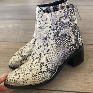 NWOT Snake Skin Ankle Boots